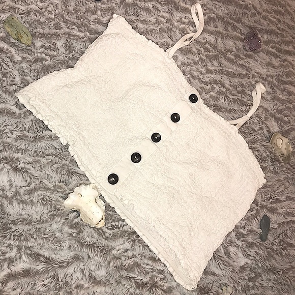 Cute White Wrinkled Button Crop Top - Picture 2 of 2